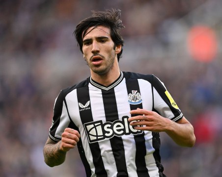 След 10 месеца Сандро Тонали отново в игра