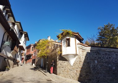 Днес над Източна България ще се задържи облачно с валежи от