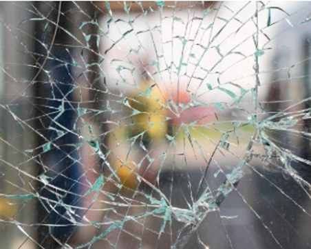 Мъж е с опасност за живота, след като изпотроши магазин в Стара Загора