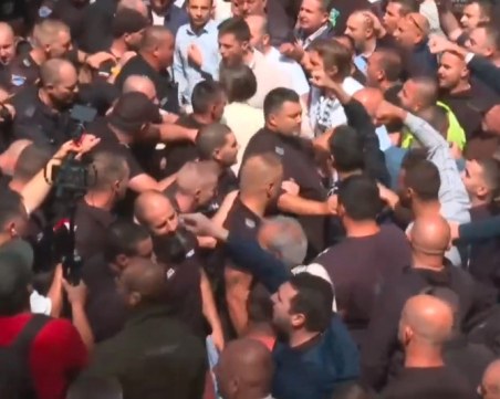 Напрежение в „Бояна”! Симпатизанти на Доган с опит за нахлуване в сараите