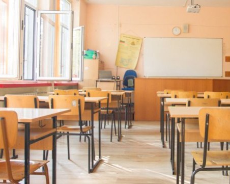 Обявиха ваканциите на учениците и датите на матурите