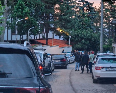 Привърженици на Доган прекараха нощта пред резиденцията в „Бояна”