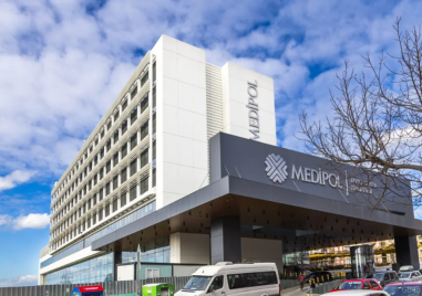 Неизвестни лица са открили стрелба в болница в Истанбул в