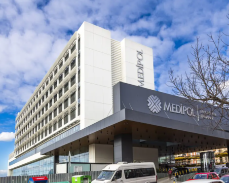 Стрелба в болница в Истанбул, има ранени