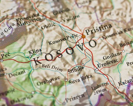 Косовската полиция затвори сръбски неселени места в страната, САЩ и ЕС изразиха тревога