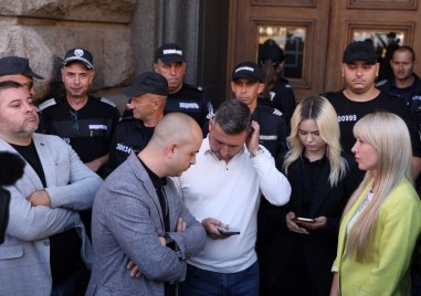 ЦИК ще приеме едновременно документите на двете фракции в ДПС