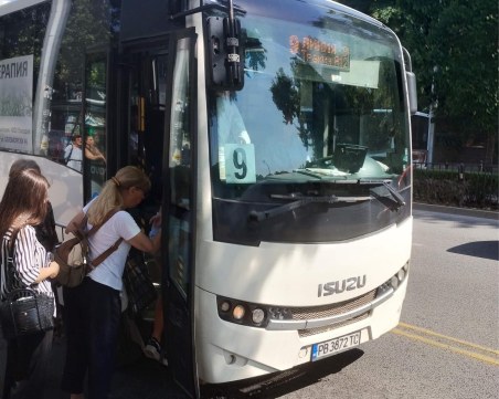 Абсурд в градския транспорт на Пловдив, шофьор разиграва възрастни хора