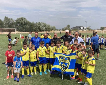 Димитър Иванов връчи „Купата на кмета” на играчите от ФК 