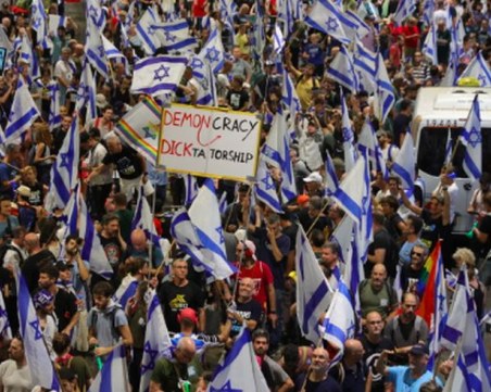 Хиляди на протест срещу Нетаняху в Израел