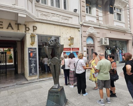 Опашка пред касата на фестивала „Сцена на кръстопът”