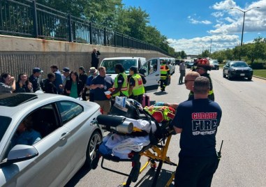 Няколко автомобила в един от които е пътувал кандидатът за