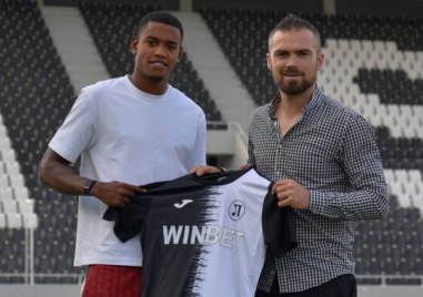 ПФК Локомотив Пловдив привлече Хуан Переа от португалския Академика Коимбра