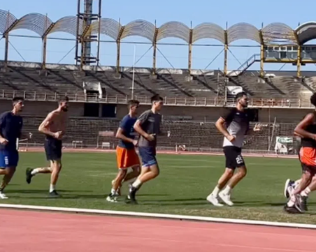 Академик уреди две контроли, участва и на турнир