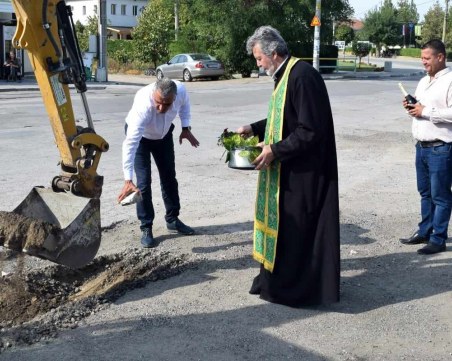 Изграждат нов път в Крислово