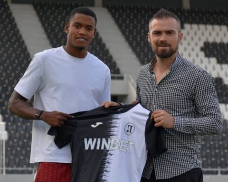 Локо представи заместника на Мичи Нтело