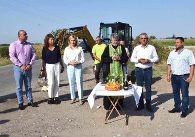 Кметът на Община Марица Димитър Иванов направи първа копка на