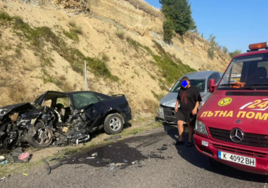 71 годишен загина а други трима са ранени при тежка катастрофа