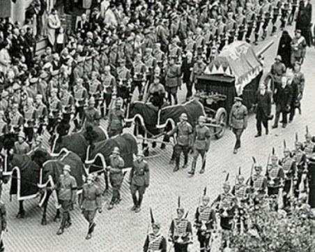 На този ден: Цар Борис III е погребан в Рилския манастир, по-късно гробът е поруган