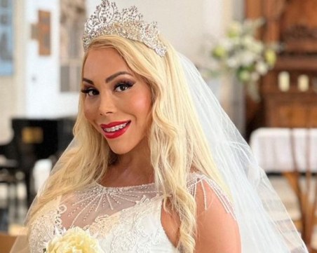 Жената, която се ожени за себе си, се развежда година по-късно