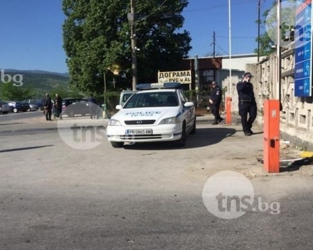 25-годишен моторист буйства – изпотроши автомобил и удари мъж