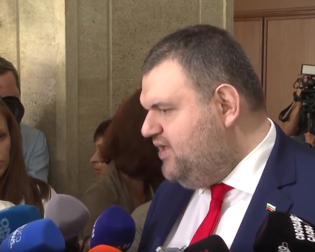 Делян Пеевски и Ахмед Доган отказаха да заличат абревиатурата ДПС от новите си коалиции
