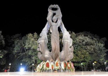 Редица родни политици отправиха поздравителни адреси към българите послучай Деня