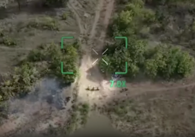 Без оръжия и с ръце на тила – така трима