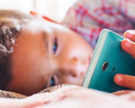 Гърция забрани мобилните телефони в клас