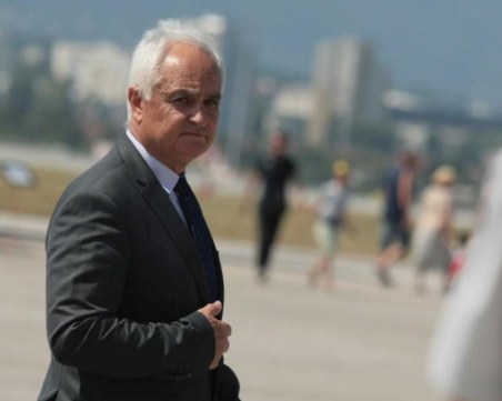 Министърът на отбраната на среща за отбранителна помощ за Украйна