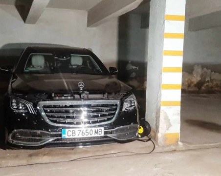 Откриха бронираната луксозна кола на Вълка в лятната резиденция в Росенец