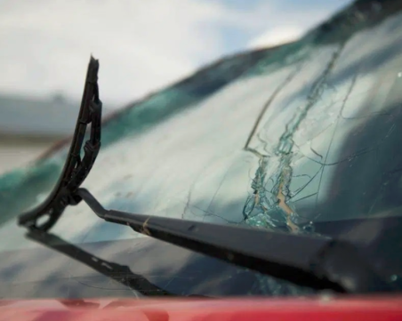 Счупиха чистачки на шофьорка с инвалиден стикер в Пловдив