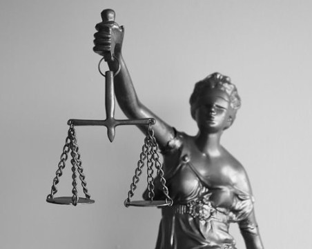 Затвор за подпалвач на мигрантски хотел във Великобритания