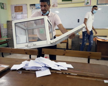 Алжир избира своя нов президент, започна гласуването