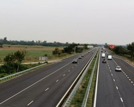 Автобус с пътници се е запалил в движение на АМ 