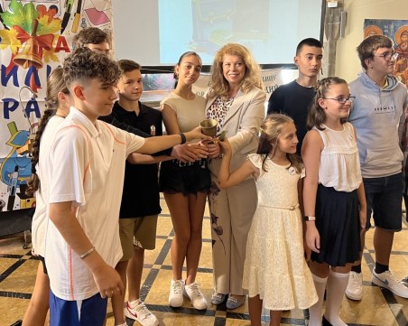 Илияна Йотова откри новата учебна година в Българското неделно училище в Барселона