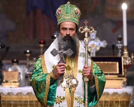 Патриарх Даниил отслужва заупокойна литургия за шест месеца от кончината на патриарх Неофит