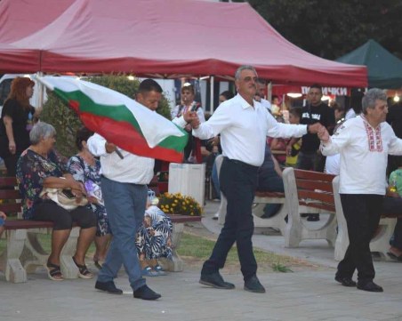 С песни и танци Крислово отбеляза своя празник