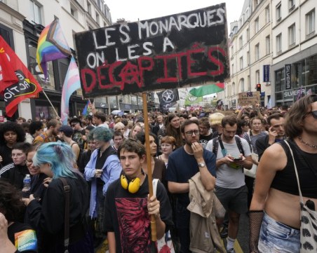 След назначението на новия премиер на Франция: Многохилядни протести по улиците