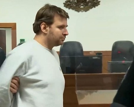 Червеният пират - скитникът, отправящ заплахи към политици и магистрати, проговори