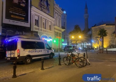 Търговци на знамена преспаха в ареста а един от тях