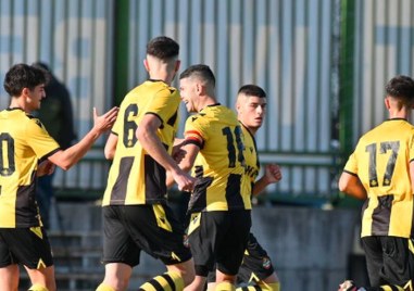 В Пловдив местния Спартак се наложи с 4 2 над съгражданите от Ботев III Срещата