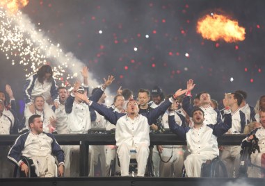 Със зрелищна церемония в Париж бяха официално закрити Параолимпийските игри