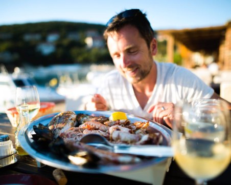 Кръчмите по морето не намаляват, а вдигат цените през септември