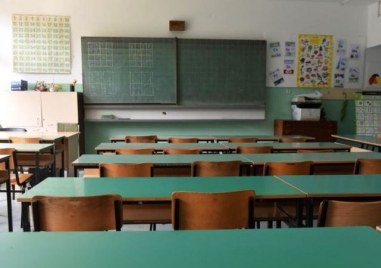 Пълна забрана на телефоните в учебните заведения Това предлагат от