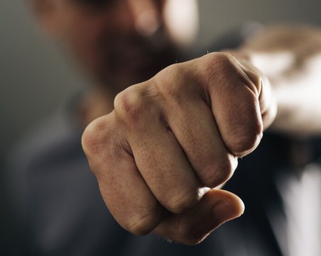 23-годишен е с опасност за живота след побой в Асеновград! Задържан е 16-годишен