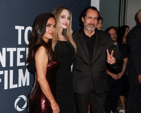 Анджелина Джоли и Салма Хайек представиха новия си филм „Без кръв