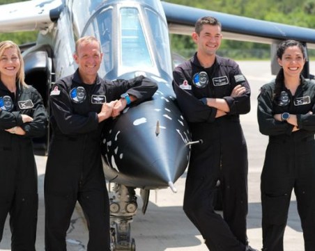 Милиардер излетя със SpaceX за частна разходка в космоса