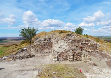 Археолози откриха два гроба на малки деца от края на