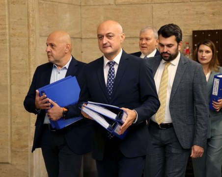 ГЕРБ-СДС се регистрираха за предстоящите парламентарни избори в последния ден