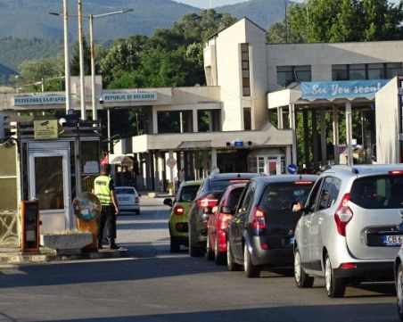 Интензивен е трафикът на гранични пунктове с Румъния и Гърция